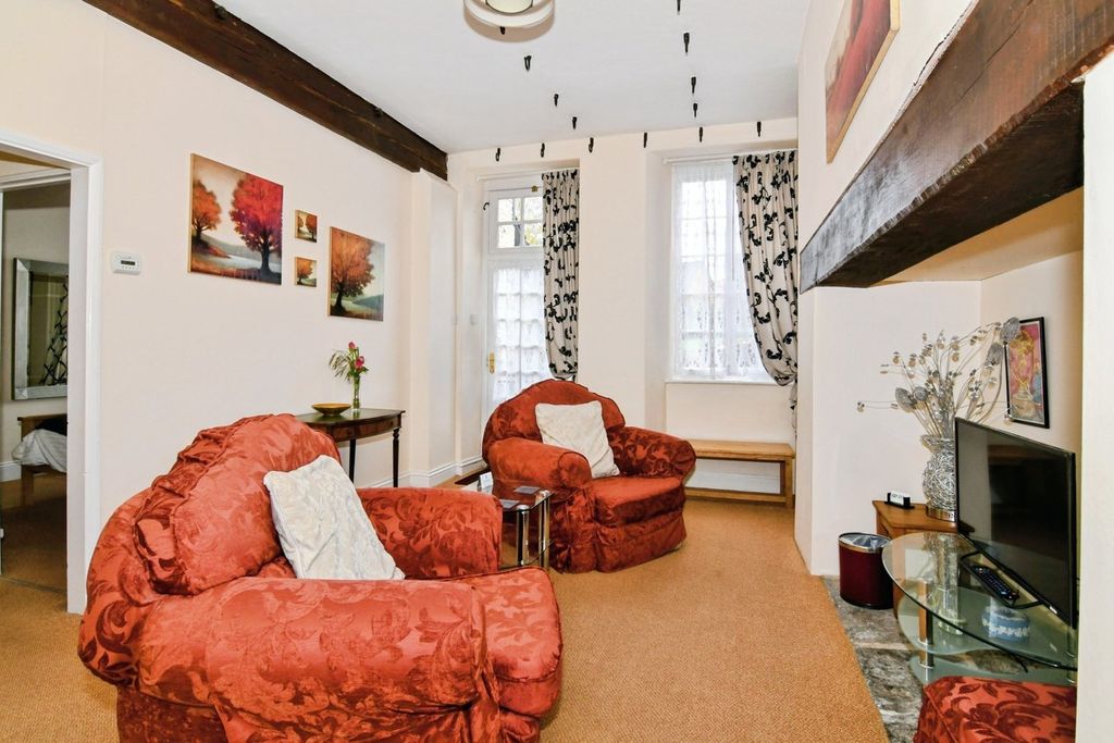 Property photo 2 of 34