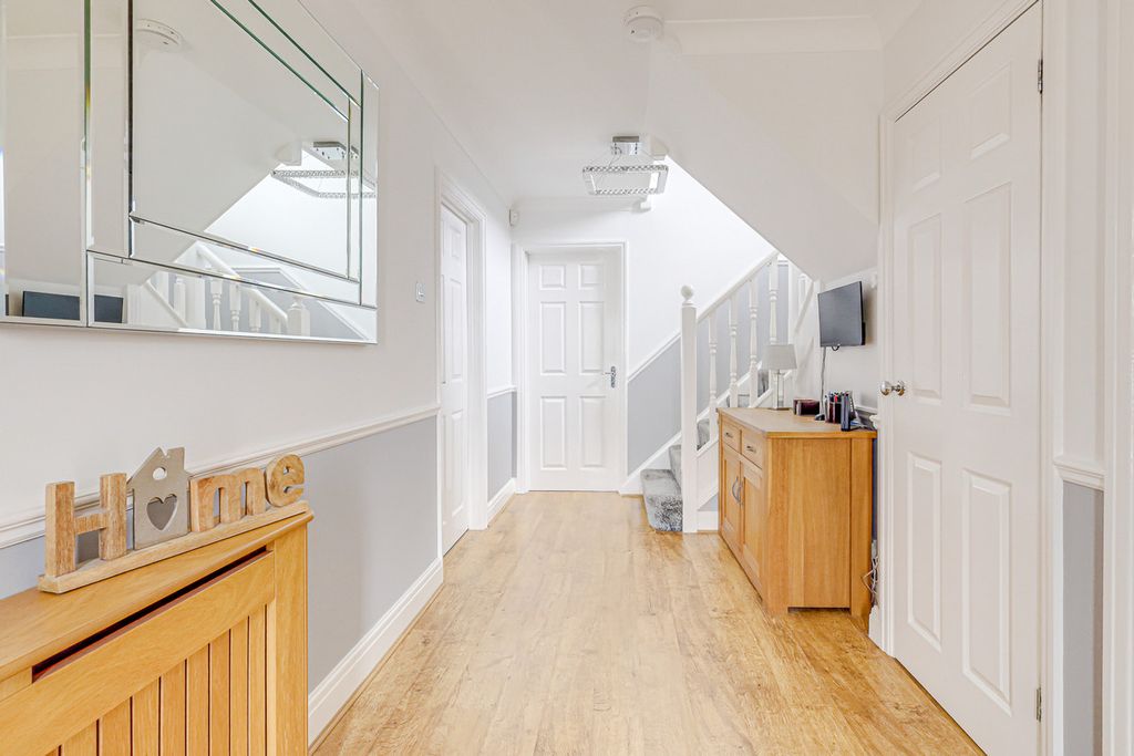 Property photo 2 of 26