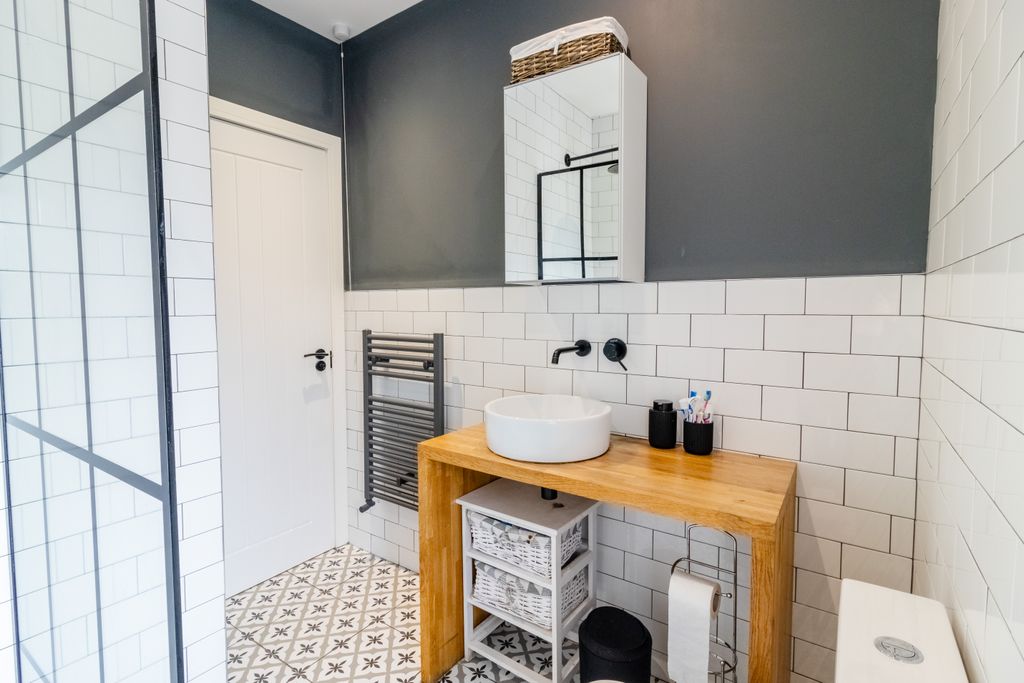 Property photo 3 of 30 Shower Room