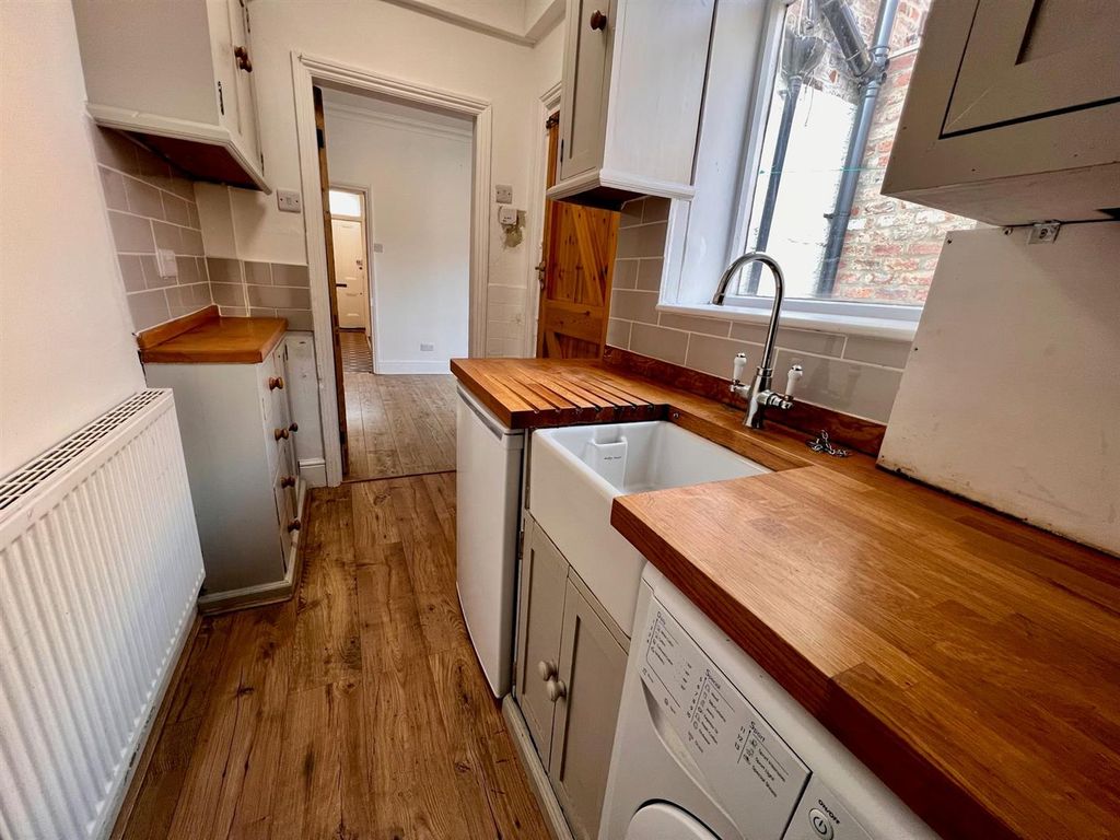 Property photo 3 of 9 70 Russell.Jpg