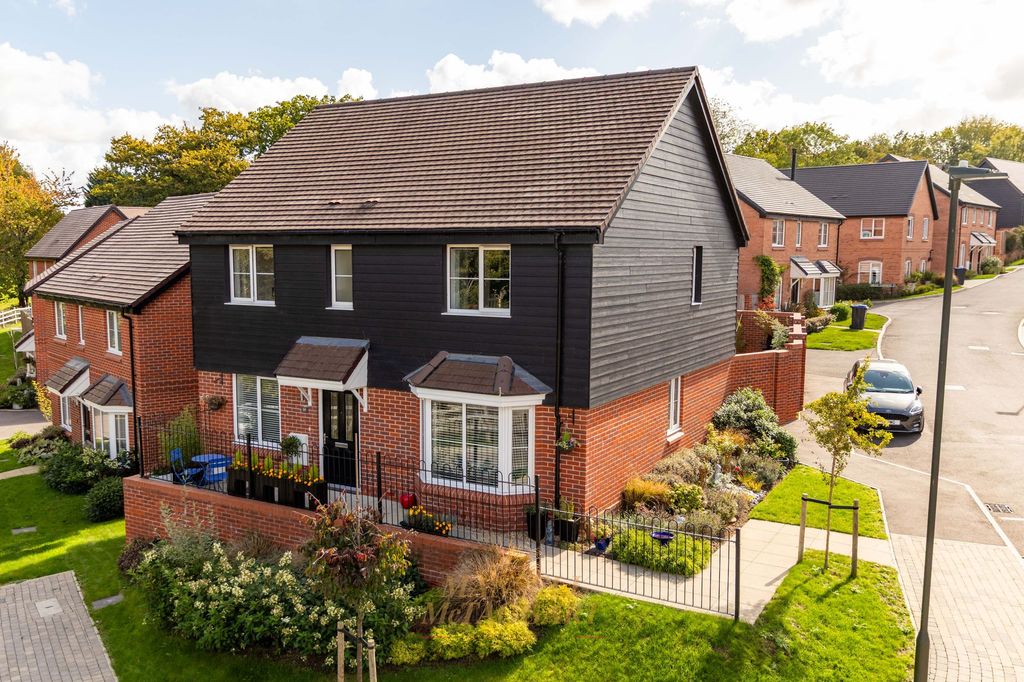 Property photo 1 of 28