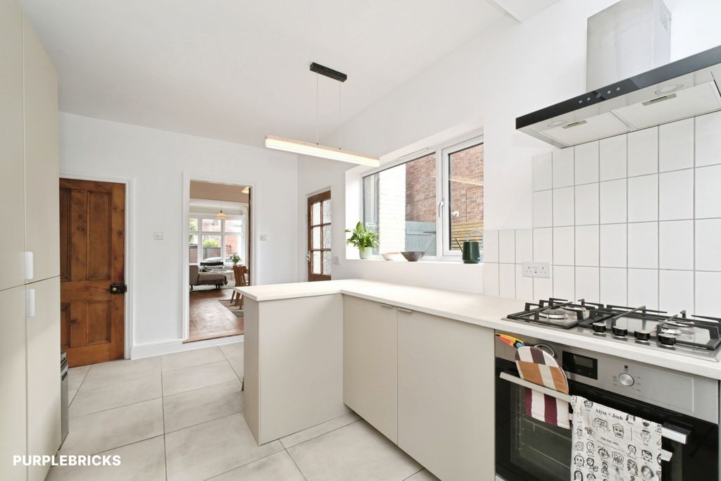 Property photo 3 of 21 Kitchen