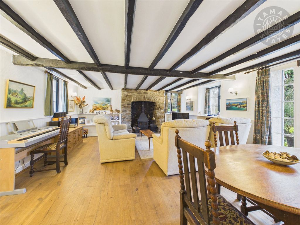 Property photo 2 of 30 Sitting Room