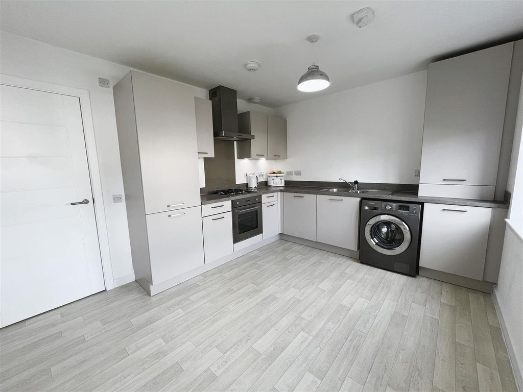 Property photo 2 of 20 Kitchen