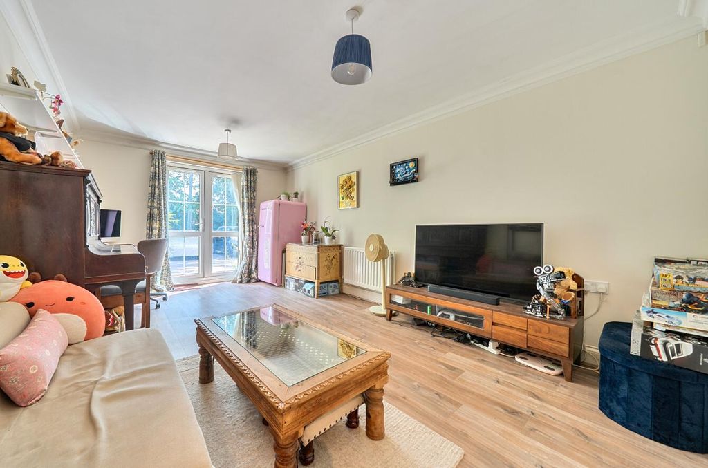 Property photo 3 of 15 Ampfield Court 5 (12).Jpg