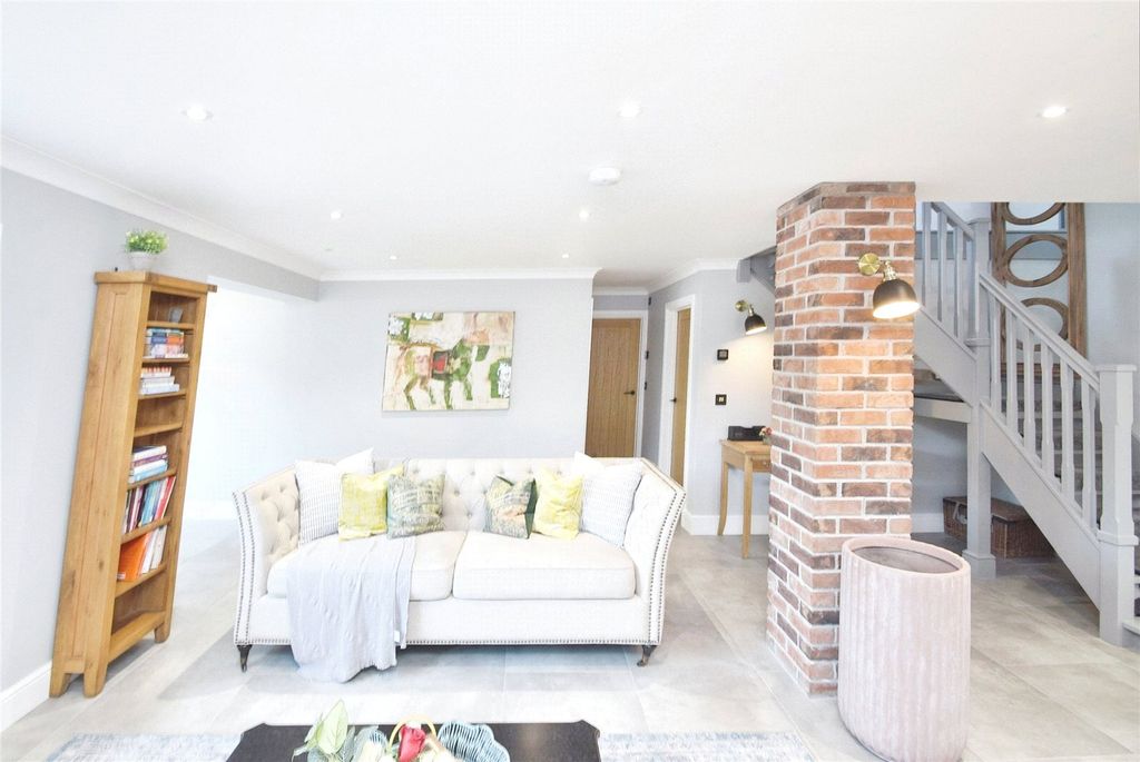 Property photo 3 of 19 Picture No. 51