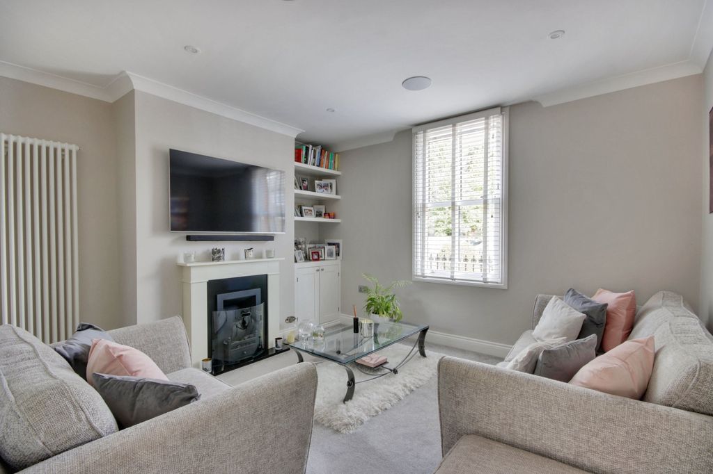 Property photo 3 of 15 Sitting Room