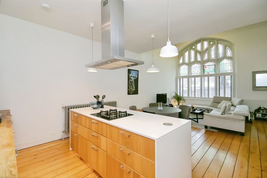 Property photo 2 of 20