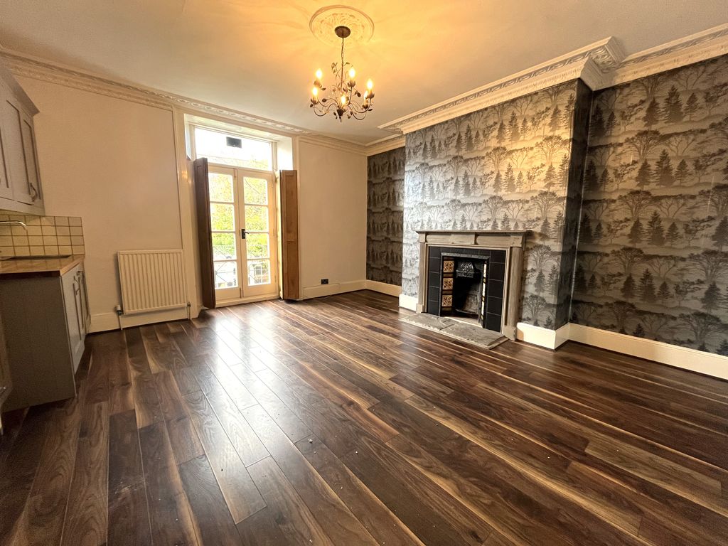 Property photo 2 of 7 Living Room