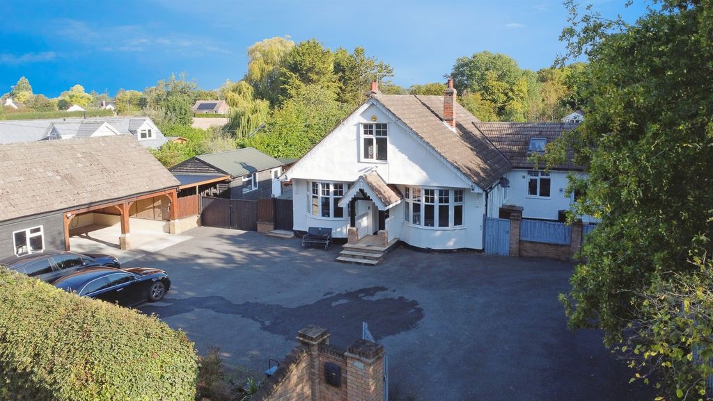 Property photo 2 of 31
