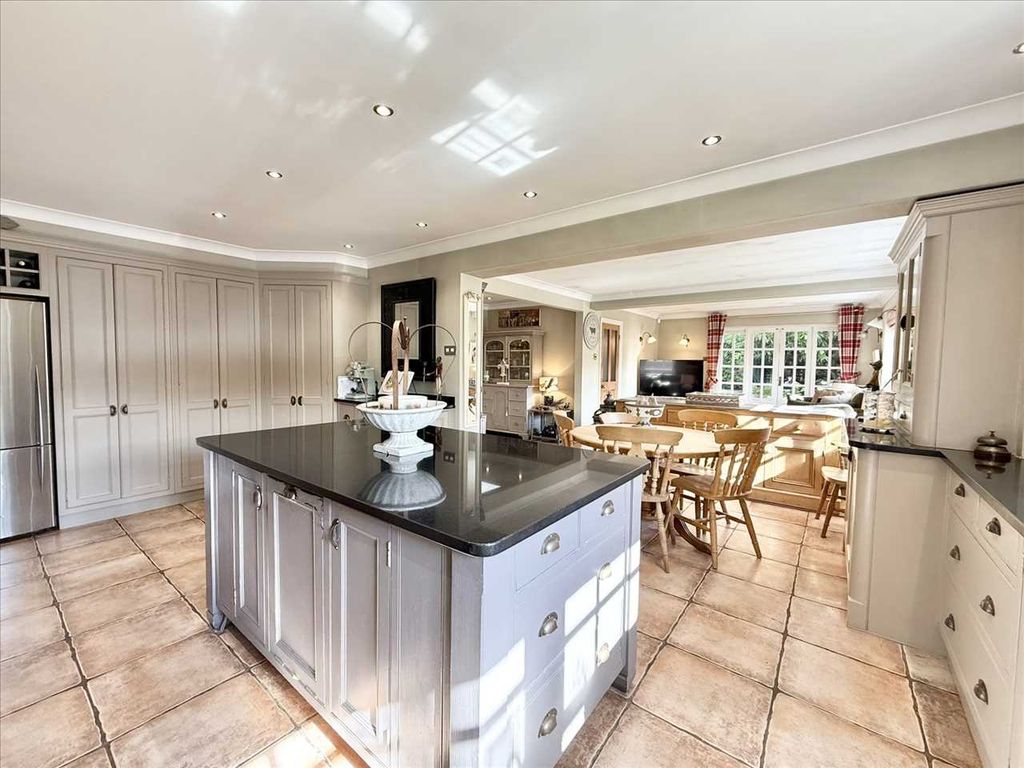 Property photo 3 of 33 Kitchen Diner