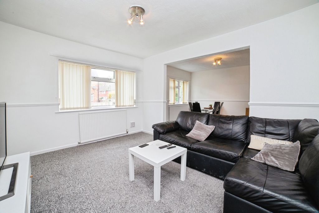 Property photo 2 of 23 Lounge