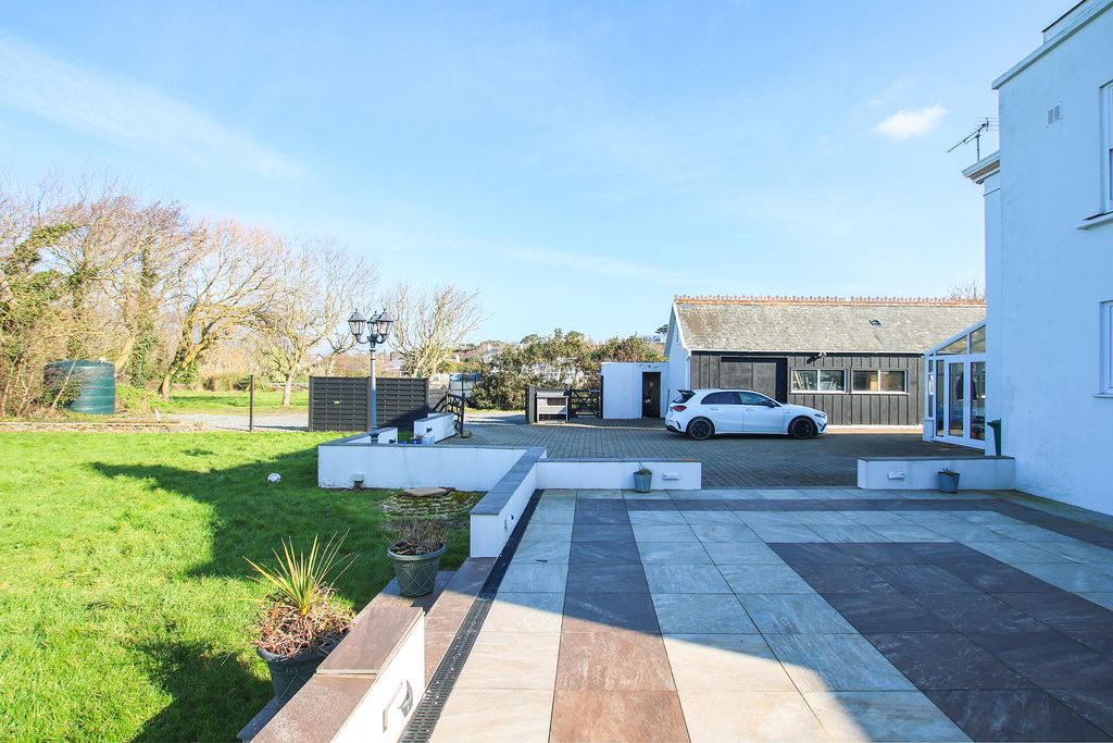 Property photo 3 of 37 Photo 2