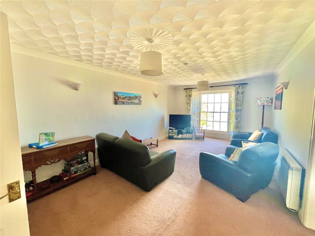 Property photo 2 of 17 Picture No. 14