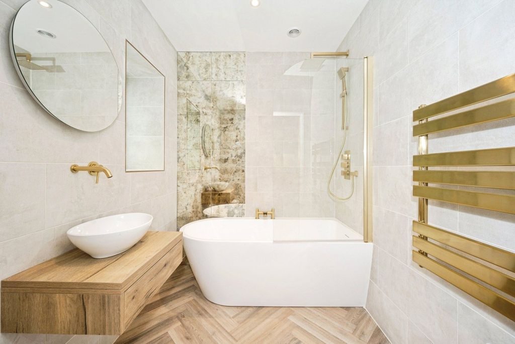 Property photo 3 of 11 Ensuite Bathroom