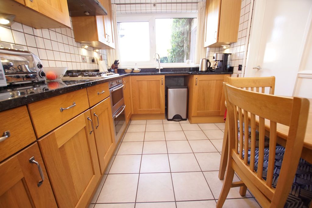 Property photo 2 of 18 Kitchen