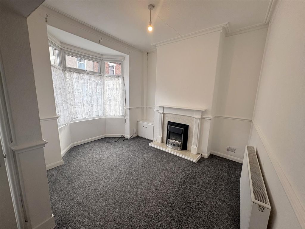 Property photo 2 of 8 Lounge