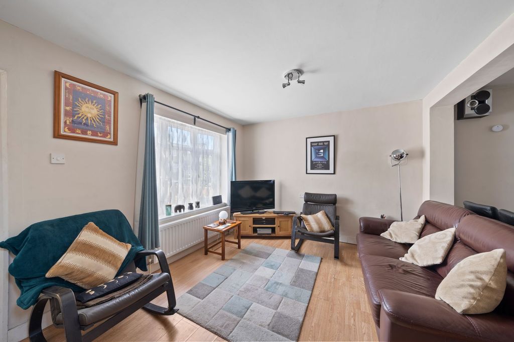 Property photo 2 of 19