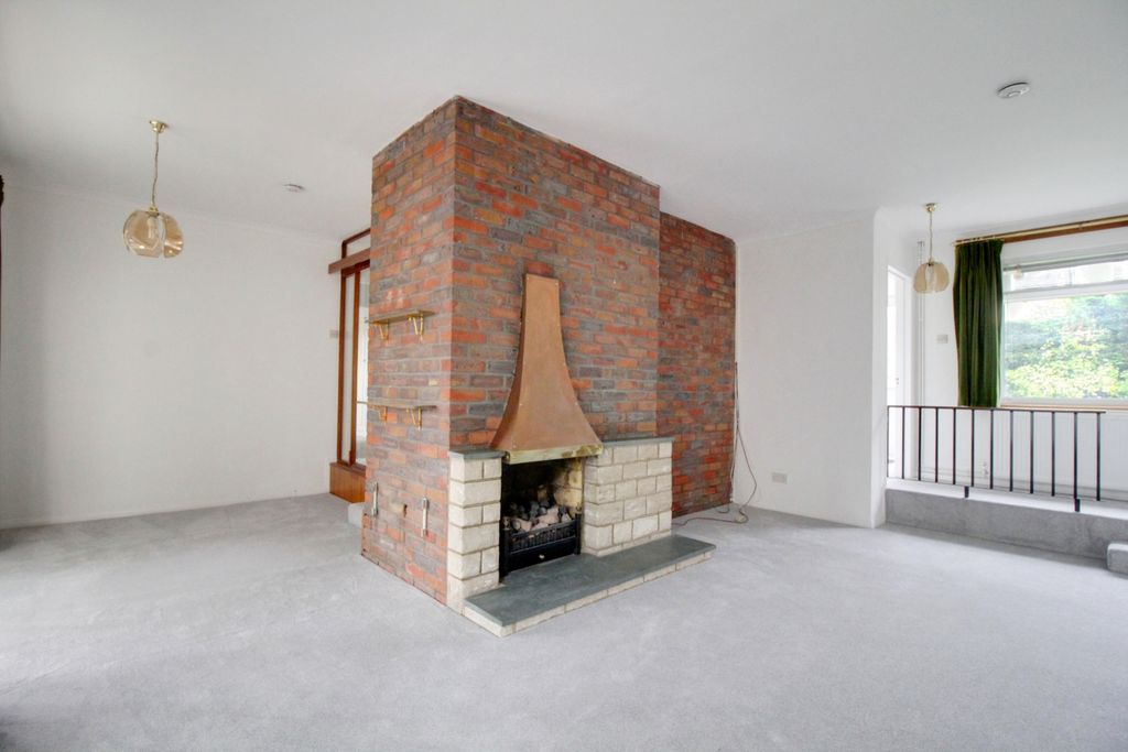 Property photo 2 of 14 Living Space 1