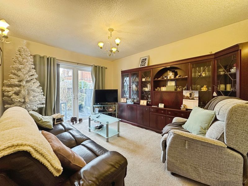 Property photo 2 of 18 Lounge