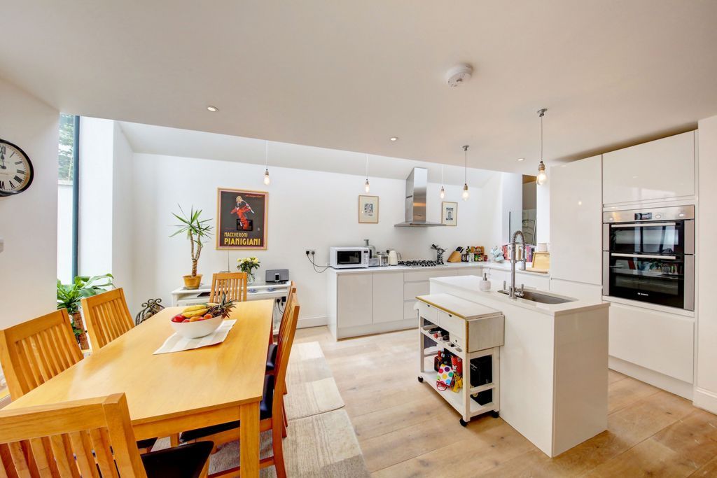 Property photo 2 of 9 Photo 7