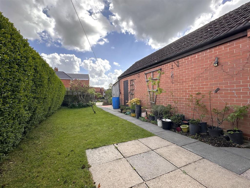 Property photo 3 of 13 Well-Appointed Rear Garden 882