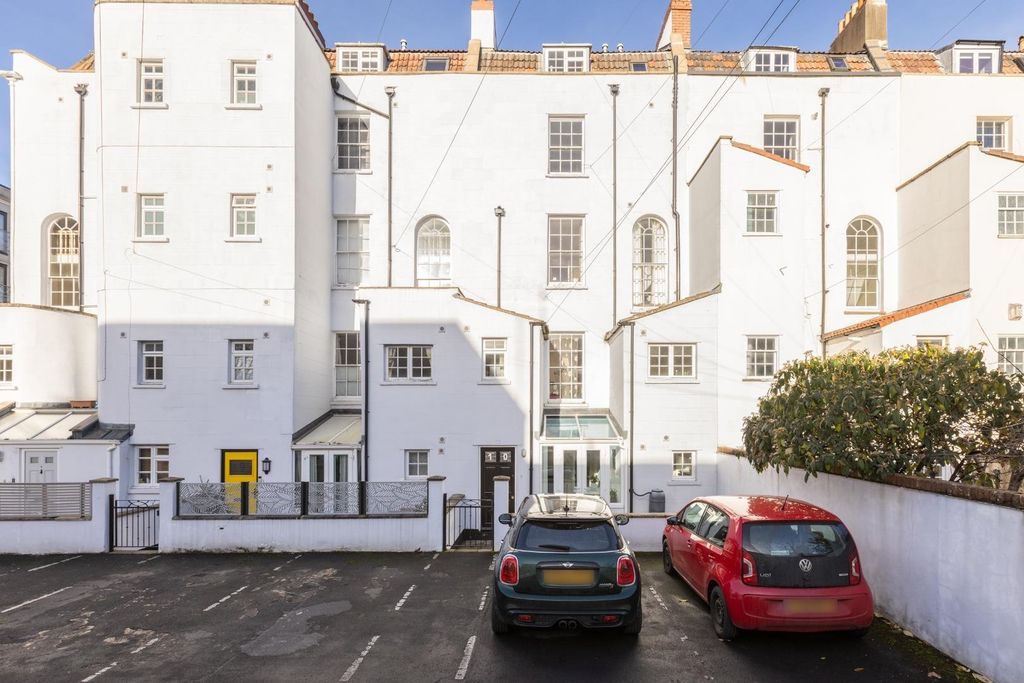 Property photo 2 of 29 Gff 10 Cooperage Lane, Bs3--24.Jpg