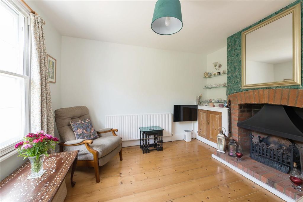 Property photo 3 of 25