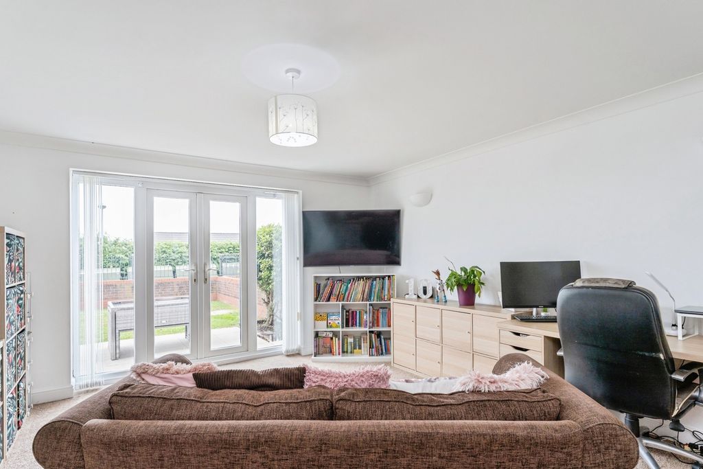 Additional image 5 of 2 bed flat for saleLlys Y Graig, Bryn-Y-Baal, Mold, Flintshire CH7