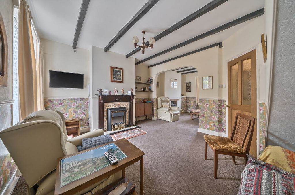 Property photo 1 of 20 1 - 1306987-16-68498B...
