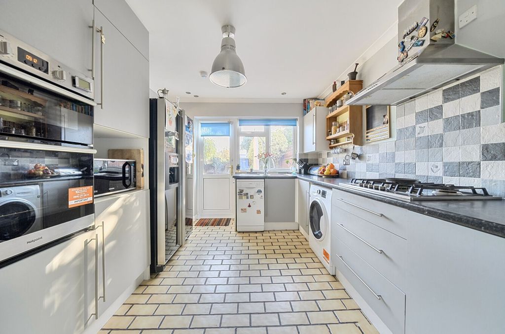 Property photo 3 of 18