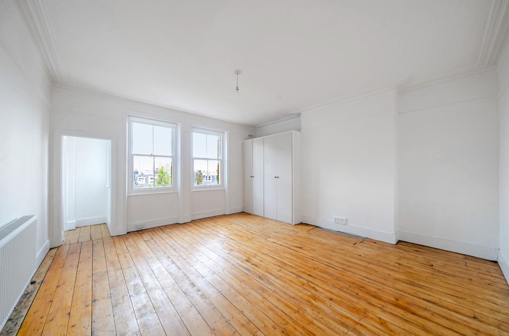 Property photo 3 of 13 1398116-12-6964c8...