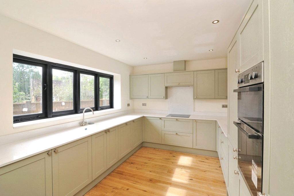 Property photo 3 of 14 Kitchen