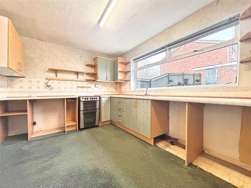 Property photo 3 of 21 Kitchen