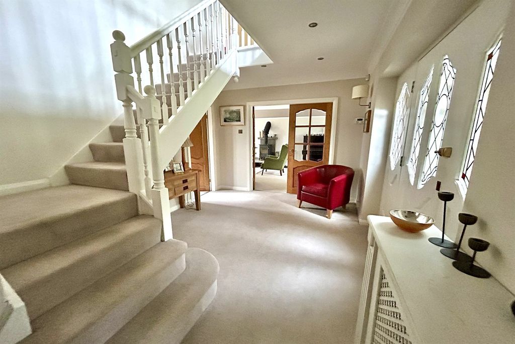 Property photo 3 of 34 Landing