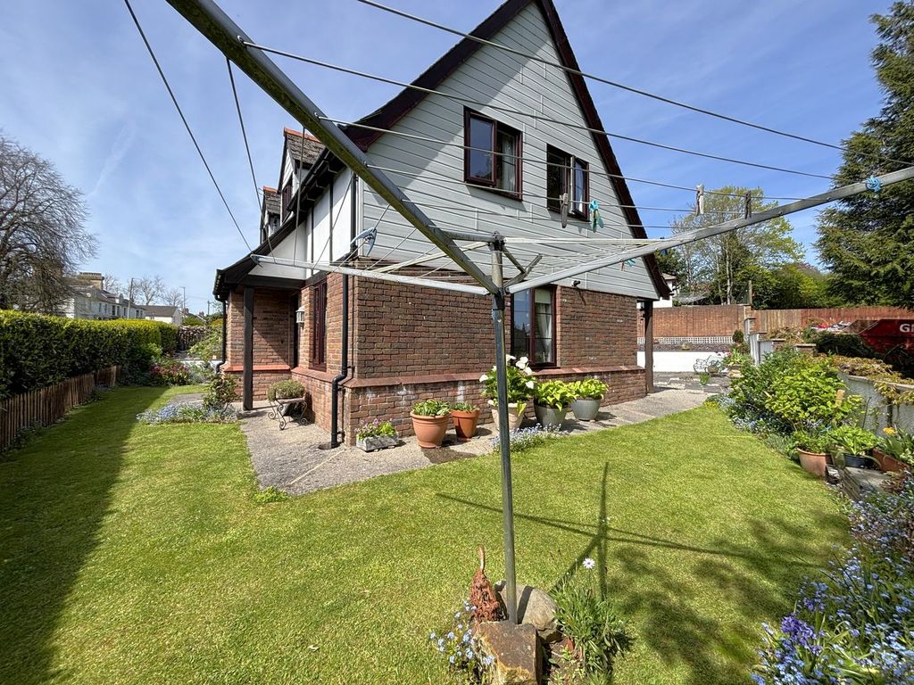Property photo 2 of 21