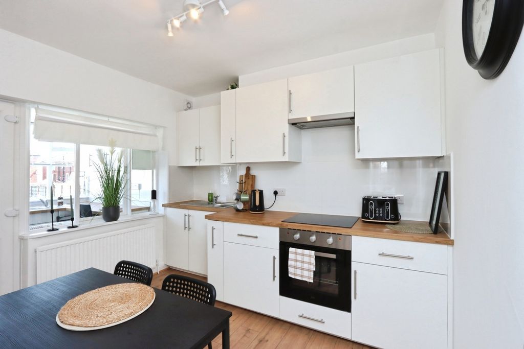 Property photo 2 of 20 Pbox-Img.Jpg