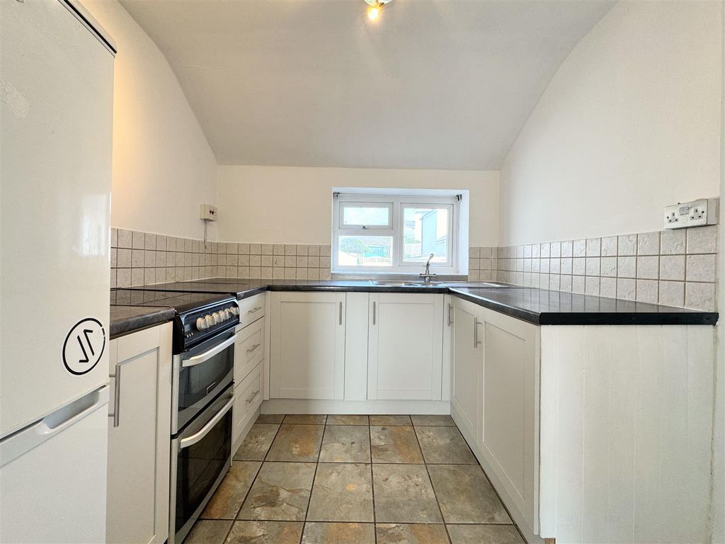 Property photo 2 of 17 Kitchen