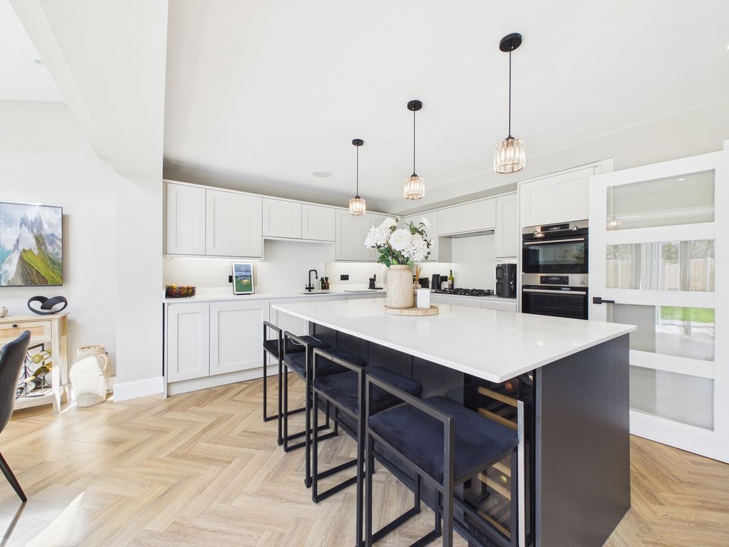 Property photo 3 of 26 Cam04018G0-Pr0484-Still021