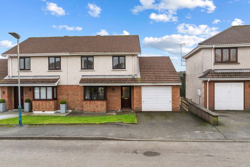 Property photo 1 of 16 31 Meadow Crescent