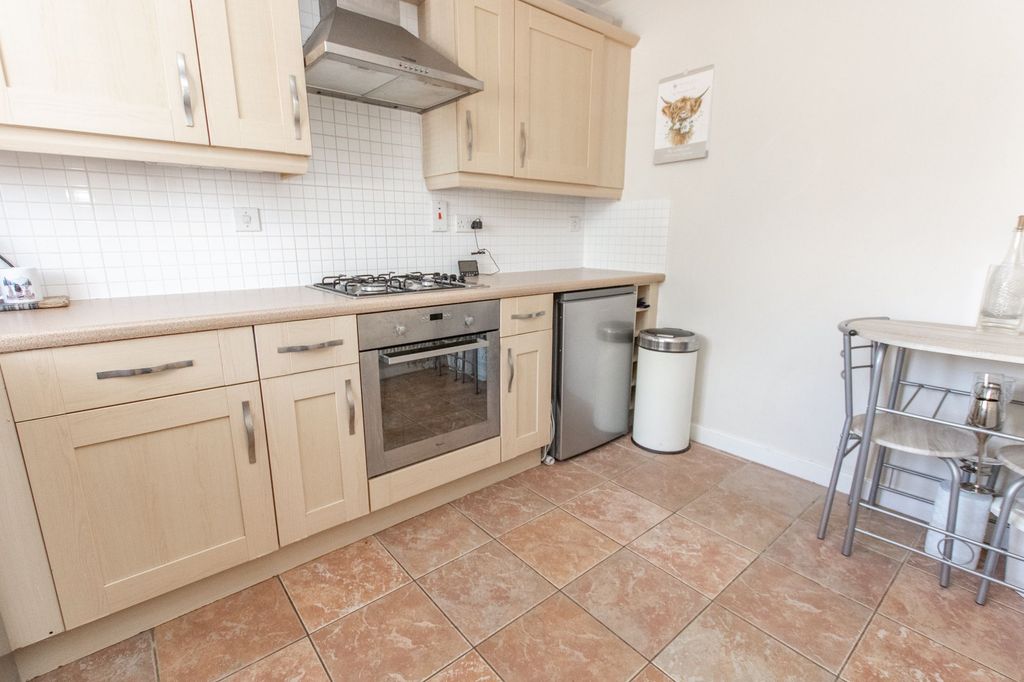 Property photo 3 of 18 Kitchen