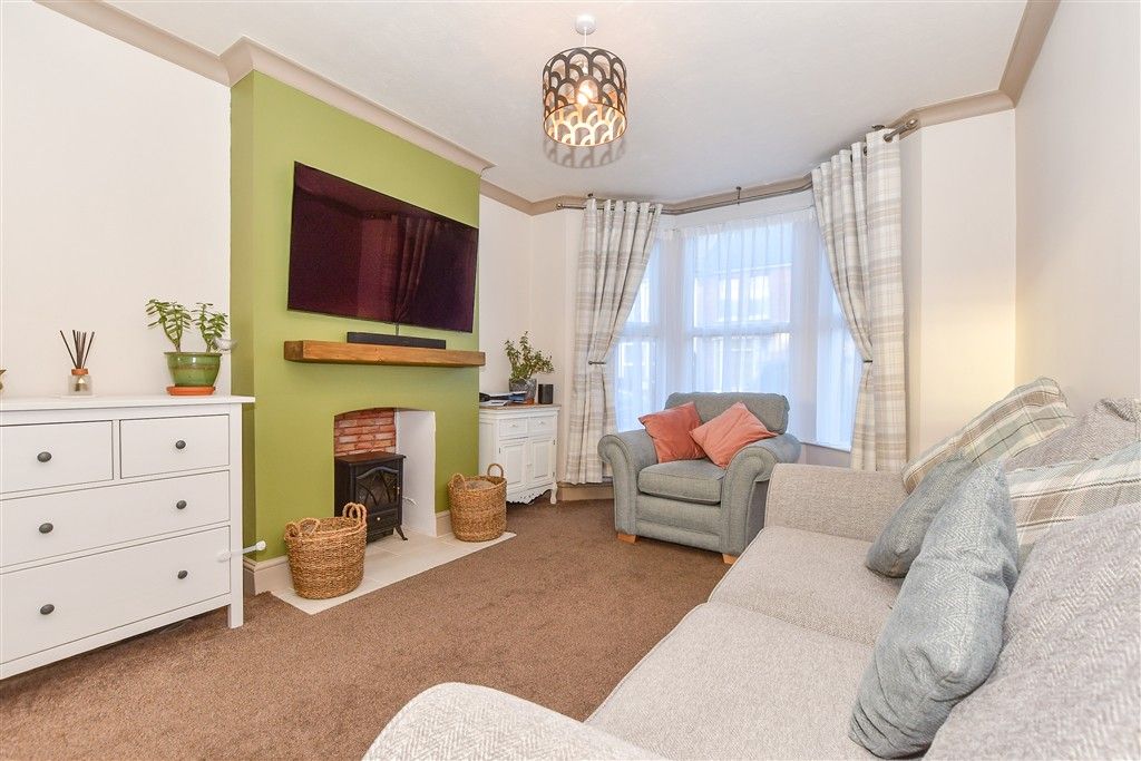 Property photo 3 of 11 Lounge