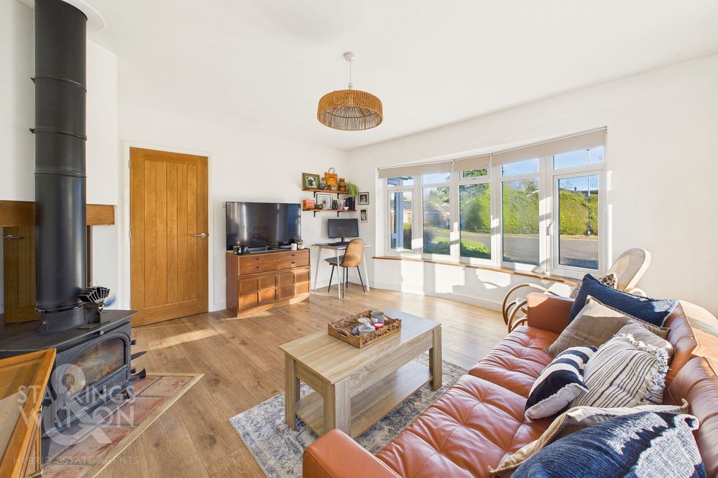 Property photo 2 of 33