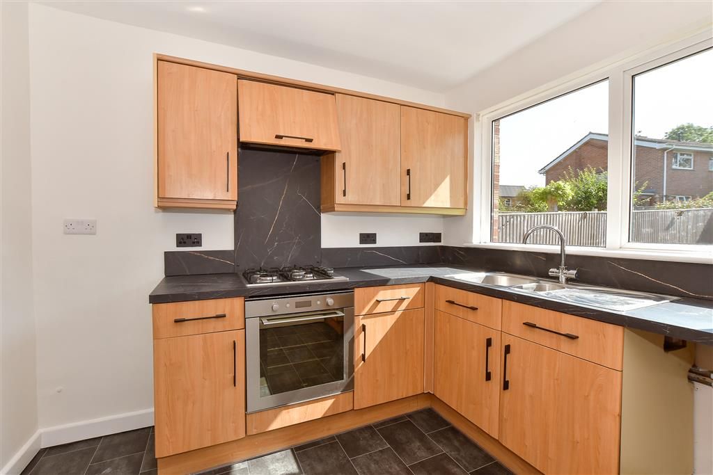 Property photo 3 of 12 Kitchen