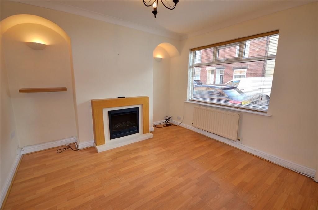 Property photo 1 of 12 Lounge