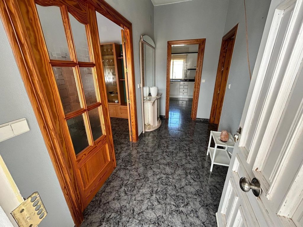 Property photo 2 of 35