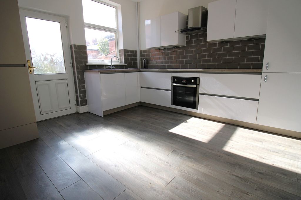 Property photo 3 of 9 Kitchen-Diner