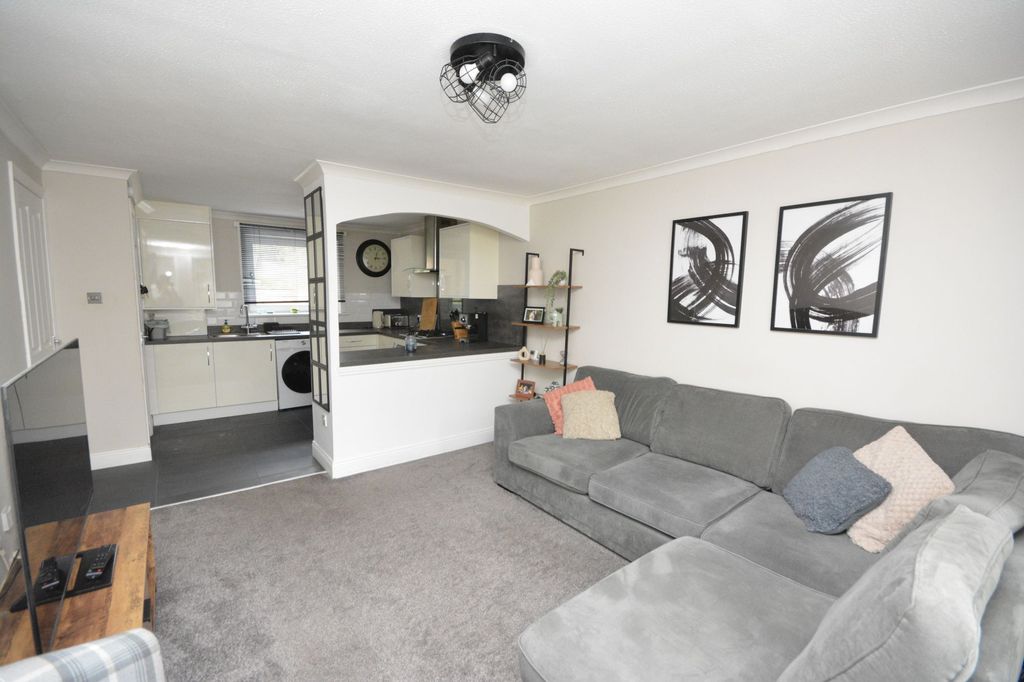 Property photo 2 of 9