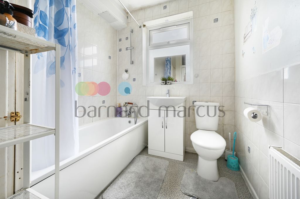 Property photo 1 of 8 Bathroom