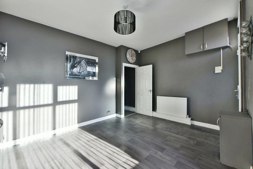 Property photo 3 of 16 Lounge